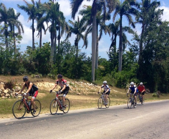 Voyage à vélo route Cuba camp de base Holguín